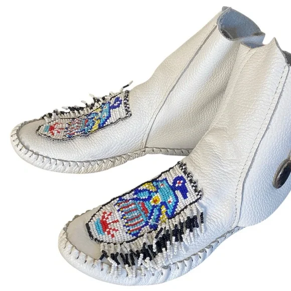 Taos Vintage Native American Hand Beaded Concho Ties Leather Moccasins Sz 9.5 - Picture 3 of 14